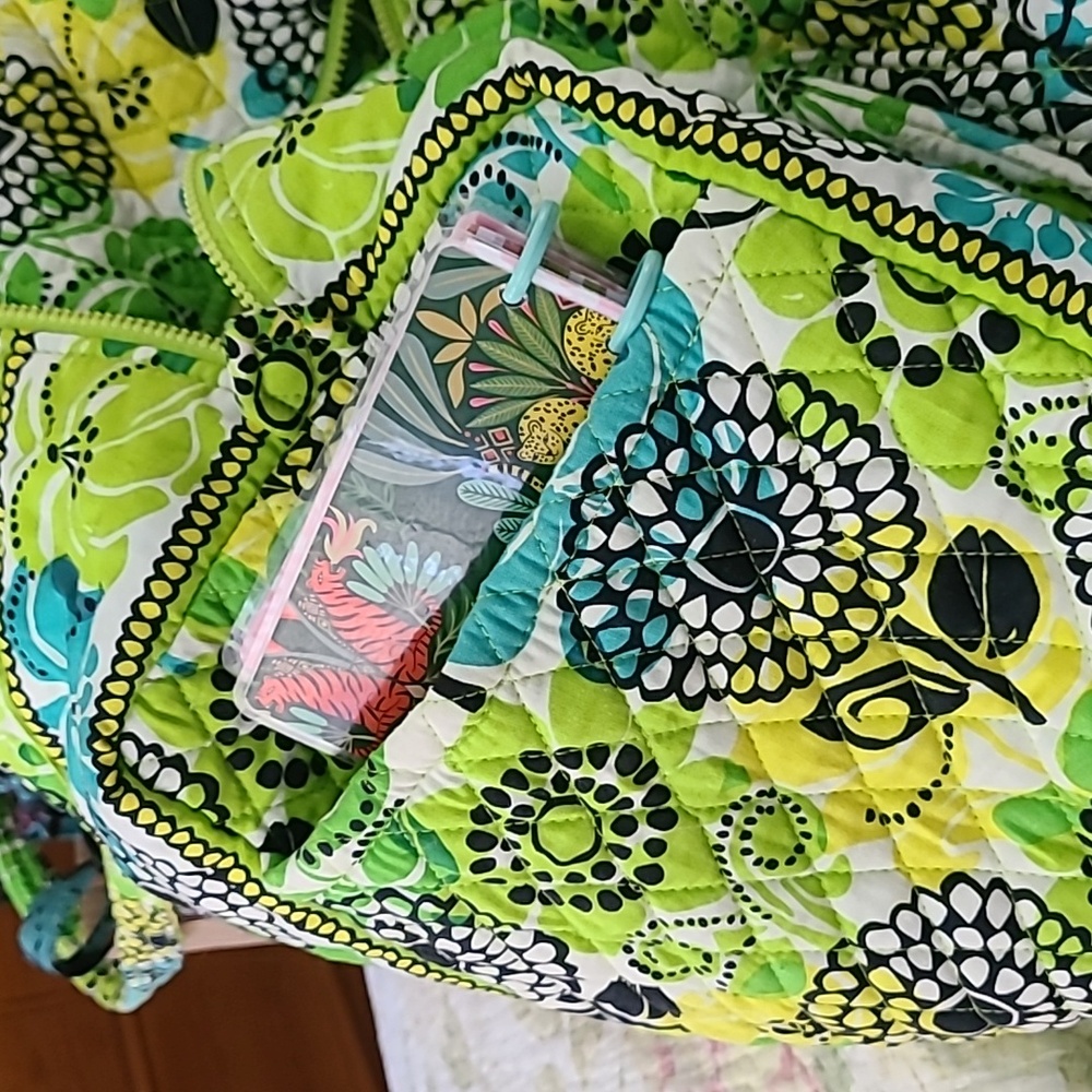 Vera Bradley Limes Up, weekender, family travel beach tote, full zip closure. - Picture 3 of 3